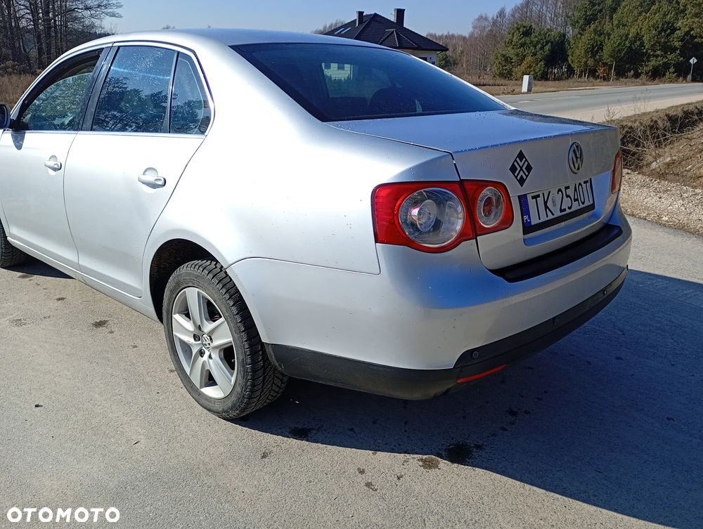 Volkswagen Jetta 1.9 TDI Comfortline - 6