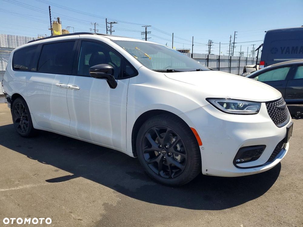 Chrysler Pacifica - 2