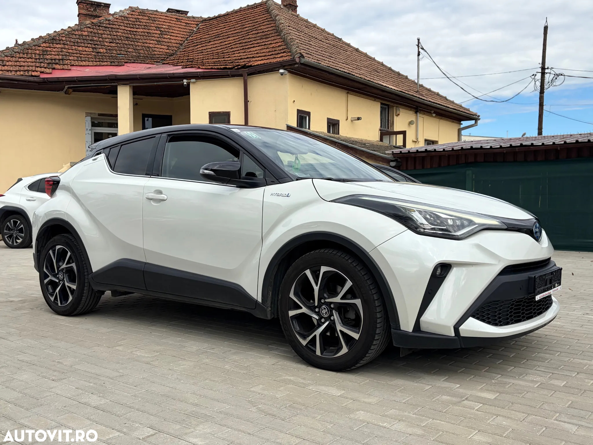 Toyota C-HR Hybrid Lounge - 17