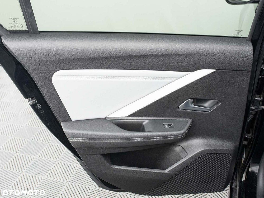 Opel Astra 1.2 T Elegance S&S - 22