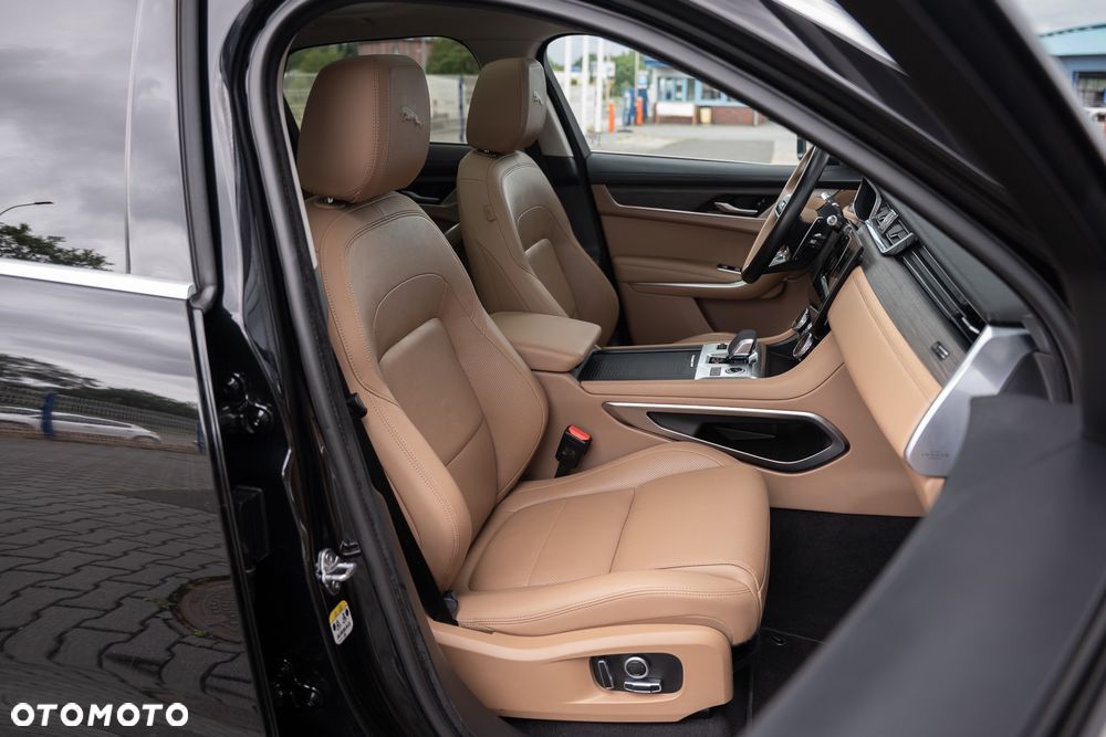 Jaguar F-Pace D200 AWD R-Dynamic SE - 23