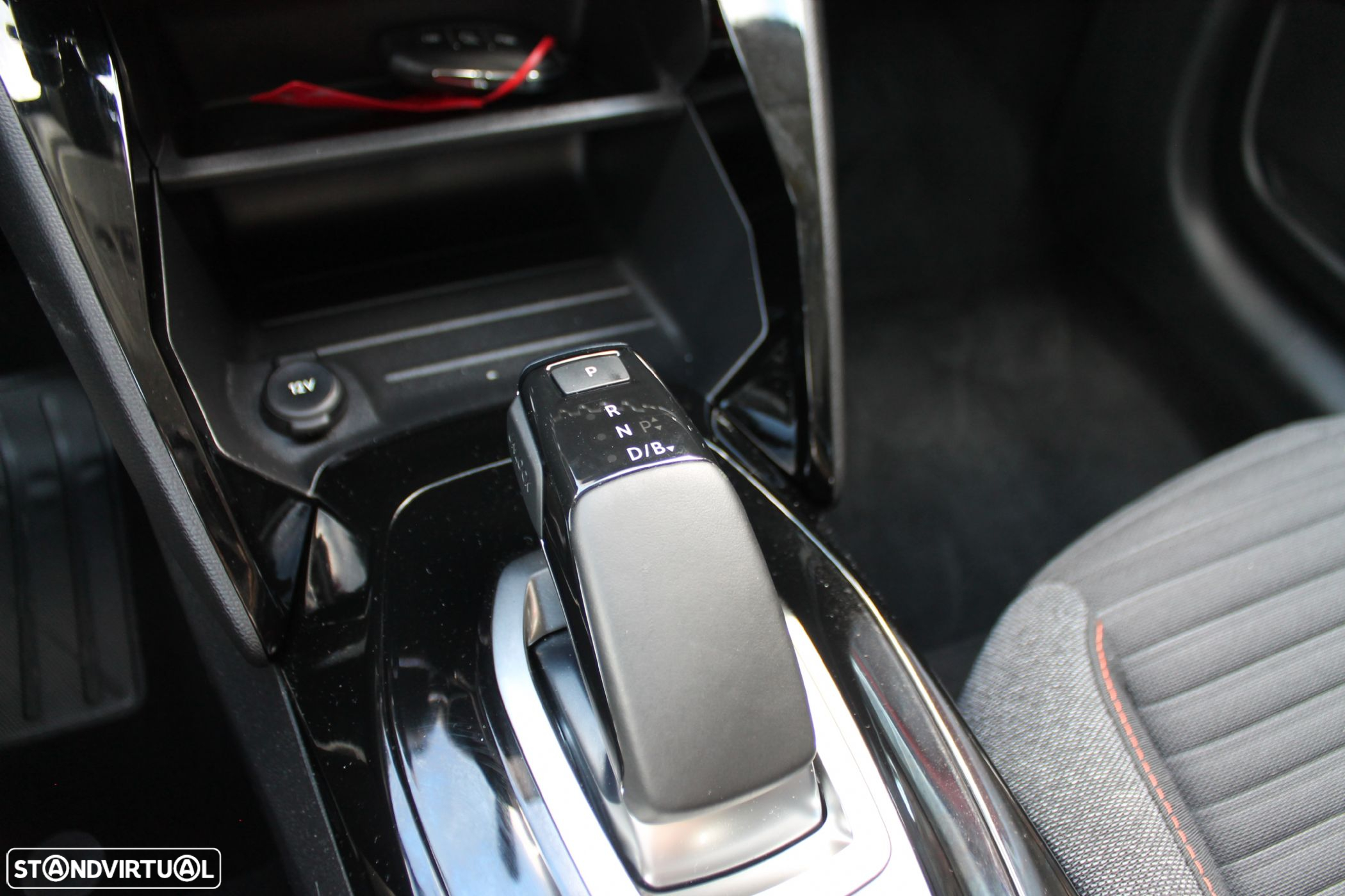 Peugeot e-208 - 14