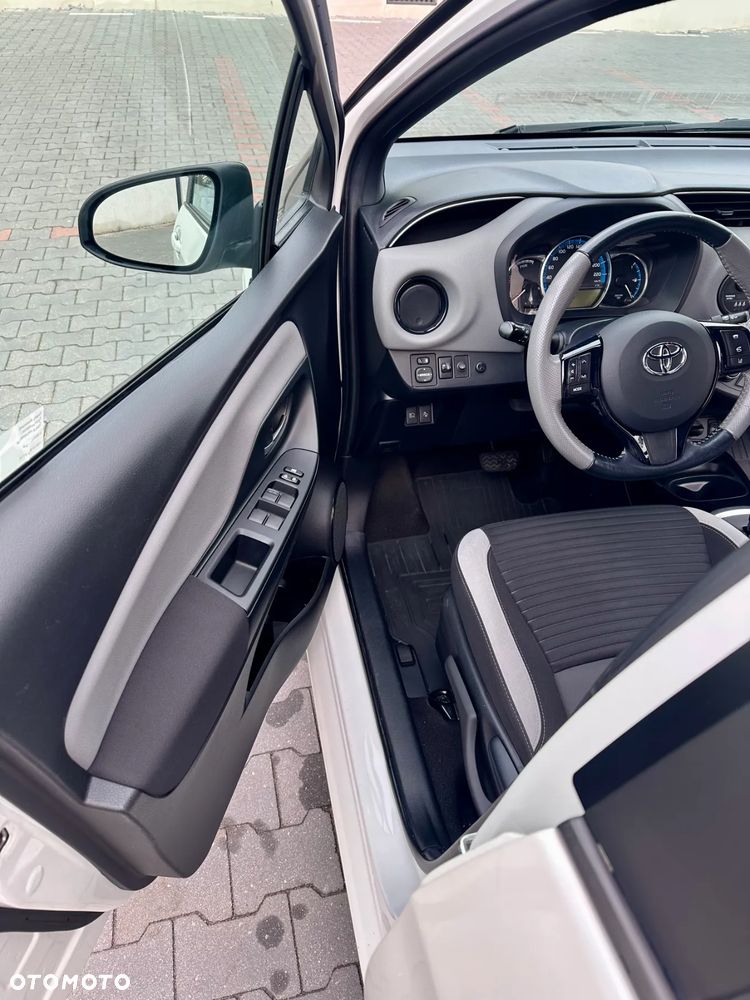 Toyota Yaris Hybrid 100 Selection Pure - 14
