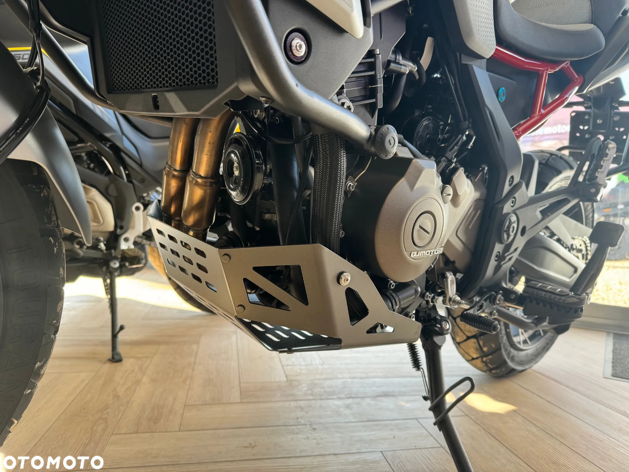 QJMOTOR SRT 550 SX - 11