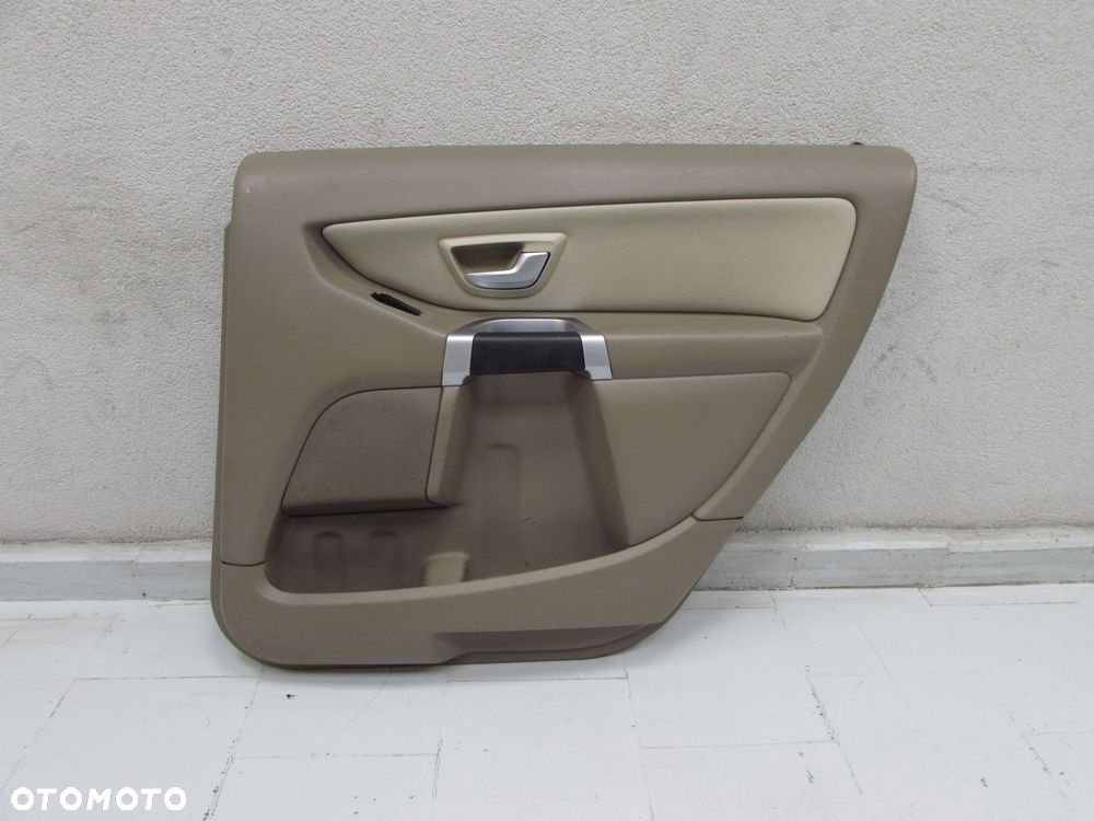 VOLVO XC90 LIFT BOCZEK TAPICERKA DRZWI TYL PRAWY BEZ OAK - 1