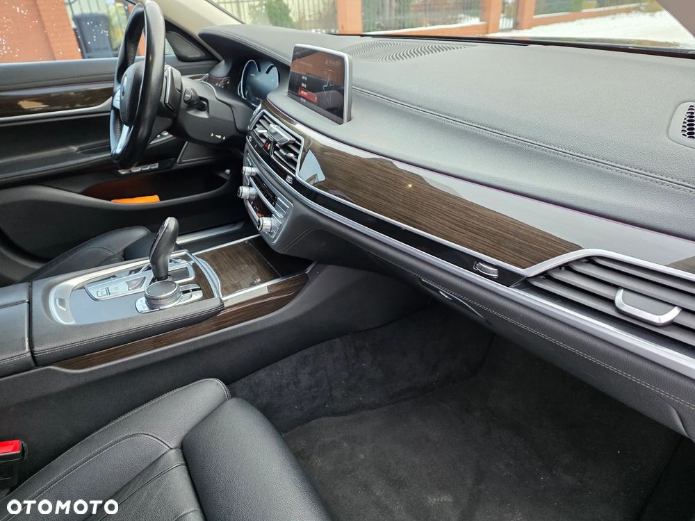 BMW Seria 7 740Li - 12