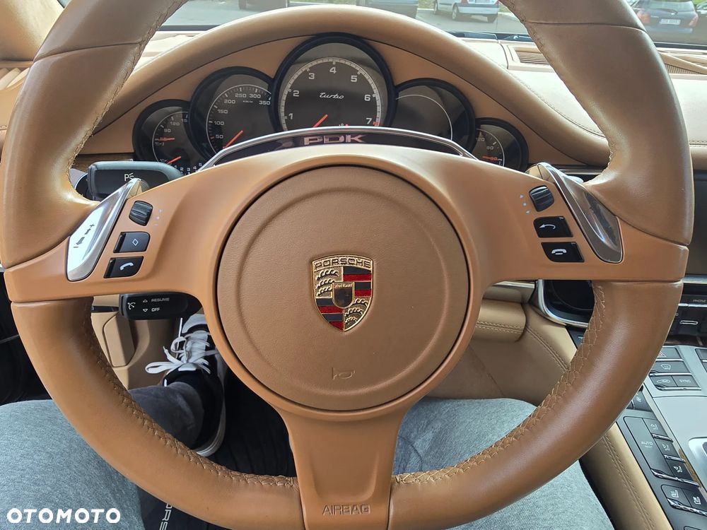 Porsche Panamera Turbo - 28