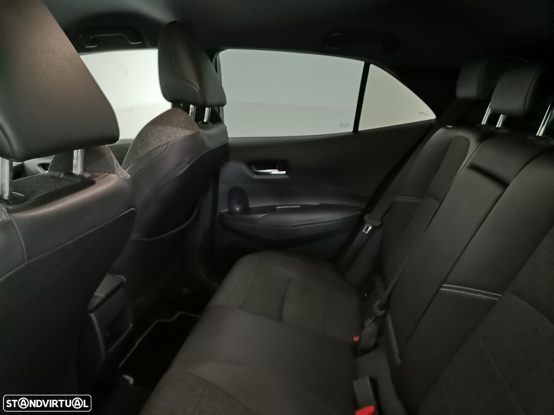 Toyota Corolla 1.8 Hybrid Comfort Plus - 11
