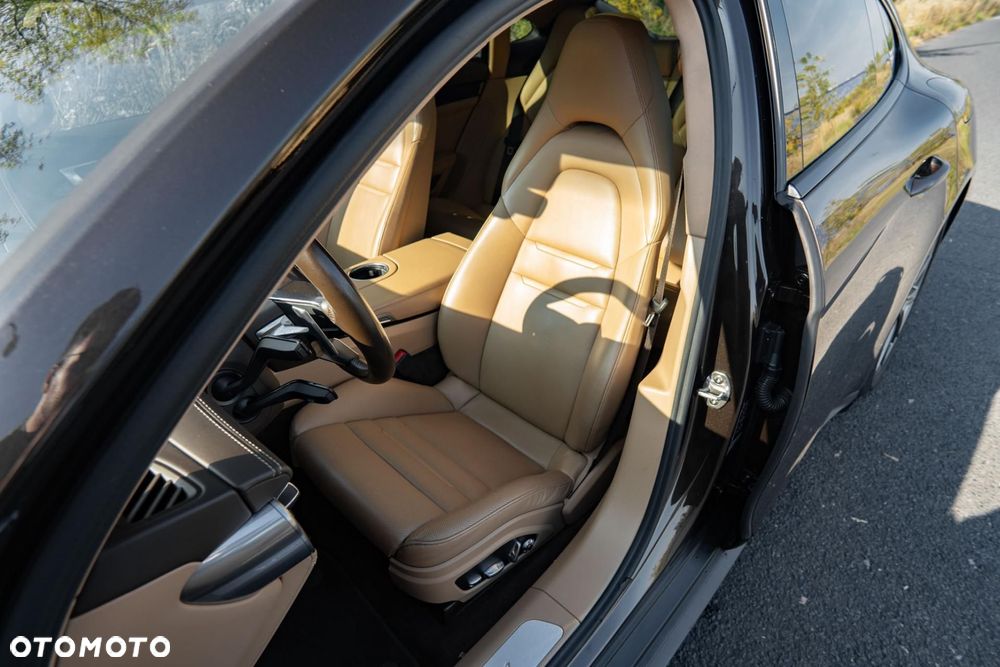 Porsche Panamera 4 E-Hybrid - 13