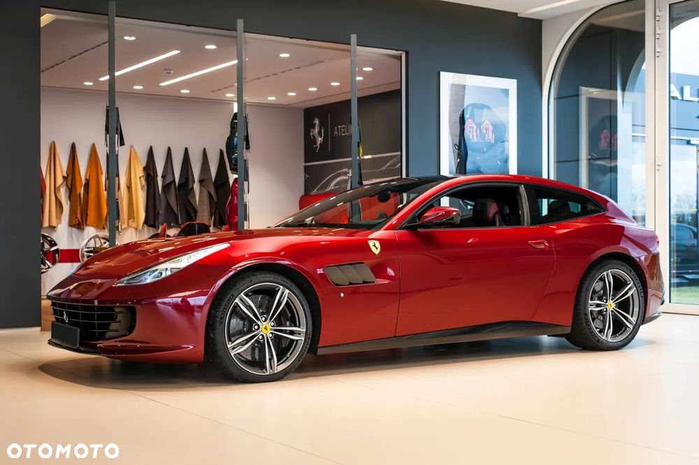 Ferrari GTC4Lusso - 1