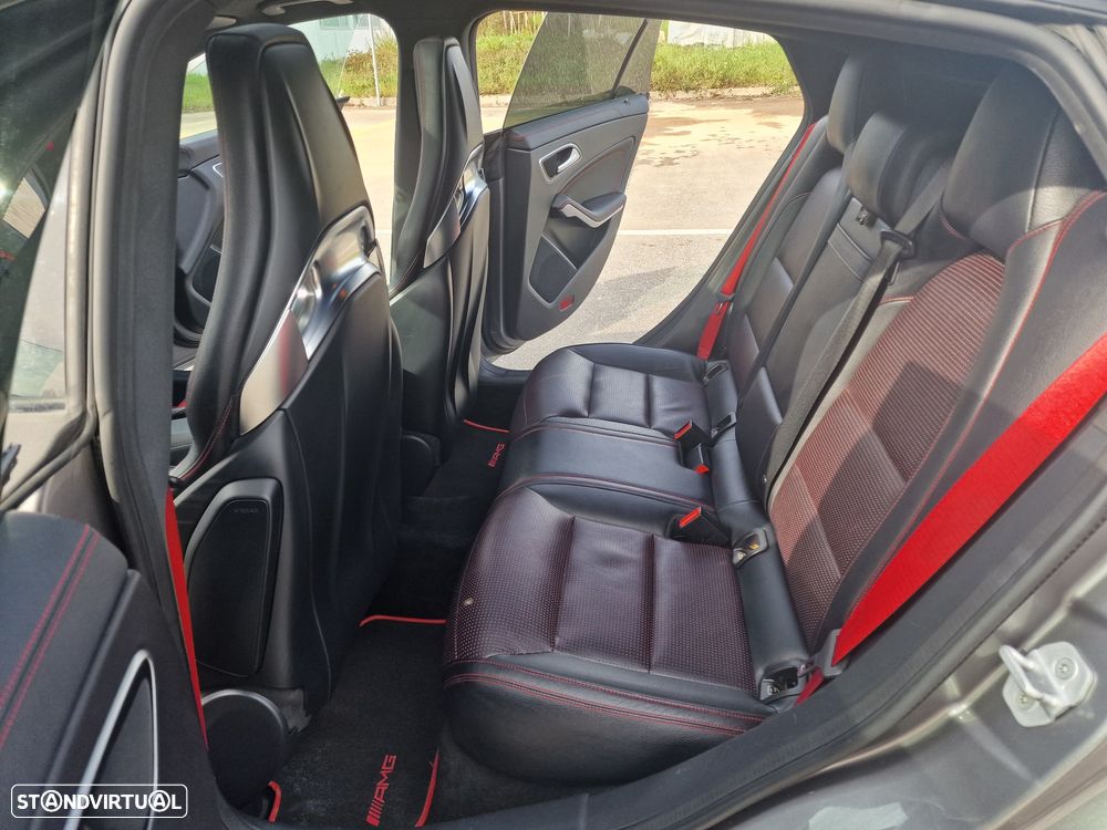 Mercedes-Benz CLA 45 AMG 4Matic Shooting Brake Speedshift 7G-DCT Night Edition - 17