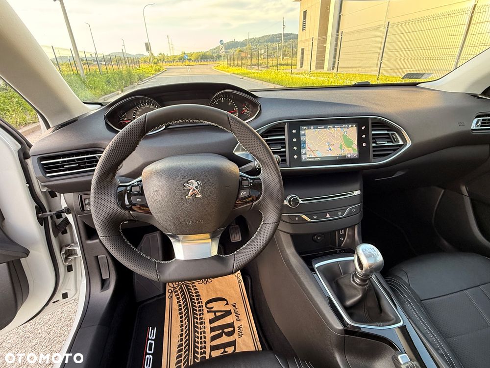 Peugeot 308 1.6 BlueHDi Allure S&S - 28