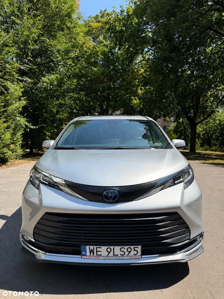 Toyota Sienna - 1