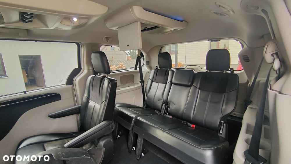 Chrysler Town & Country 3.6 Limited - 13