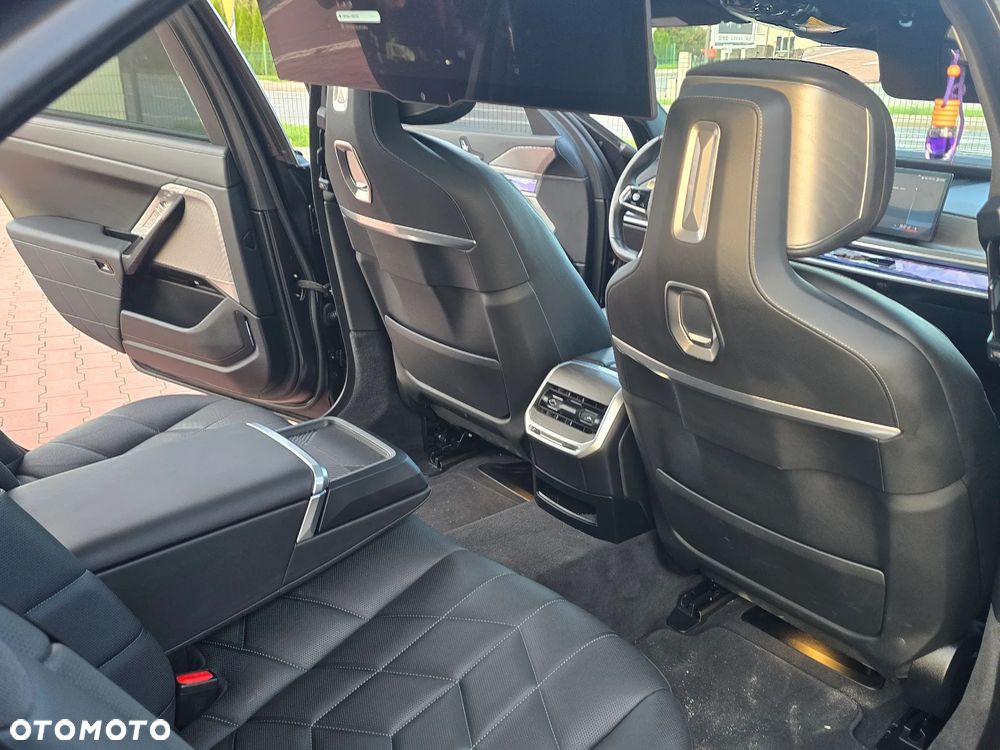 BMW Seria 7 750Li xDrive sport - 18