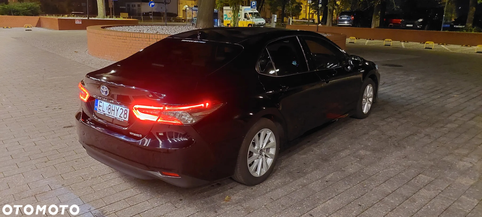 Toyota Camry - 4