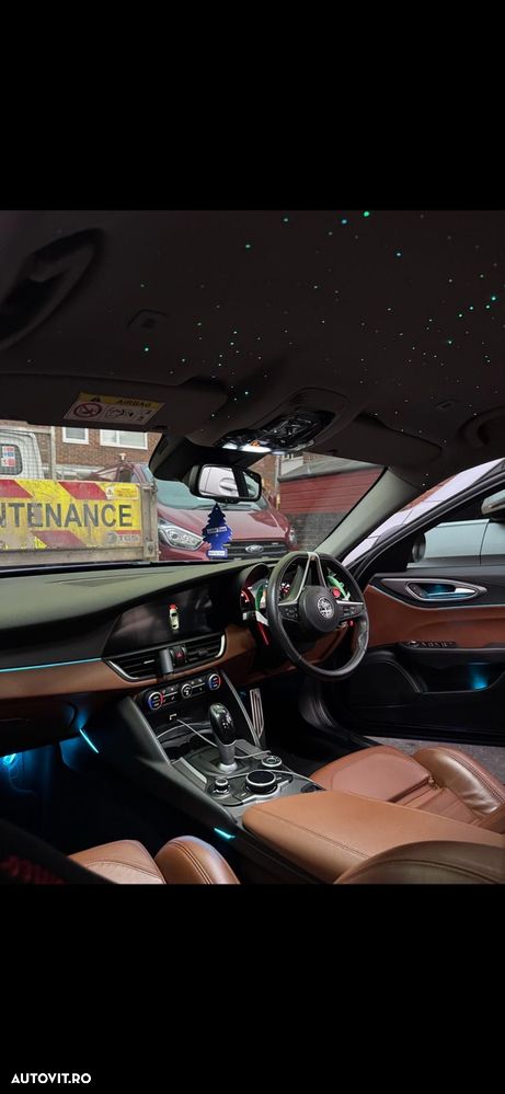 Alfa Romeo Giulia 2.0 Turbo 16V AT8-Q4 Veloce - 6