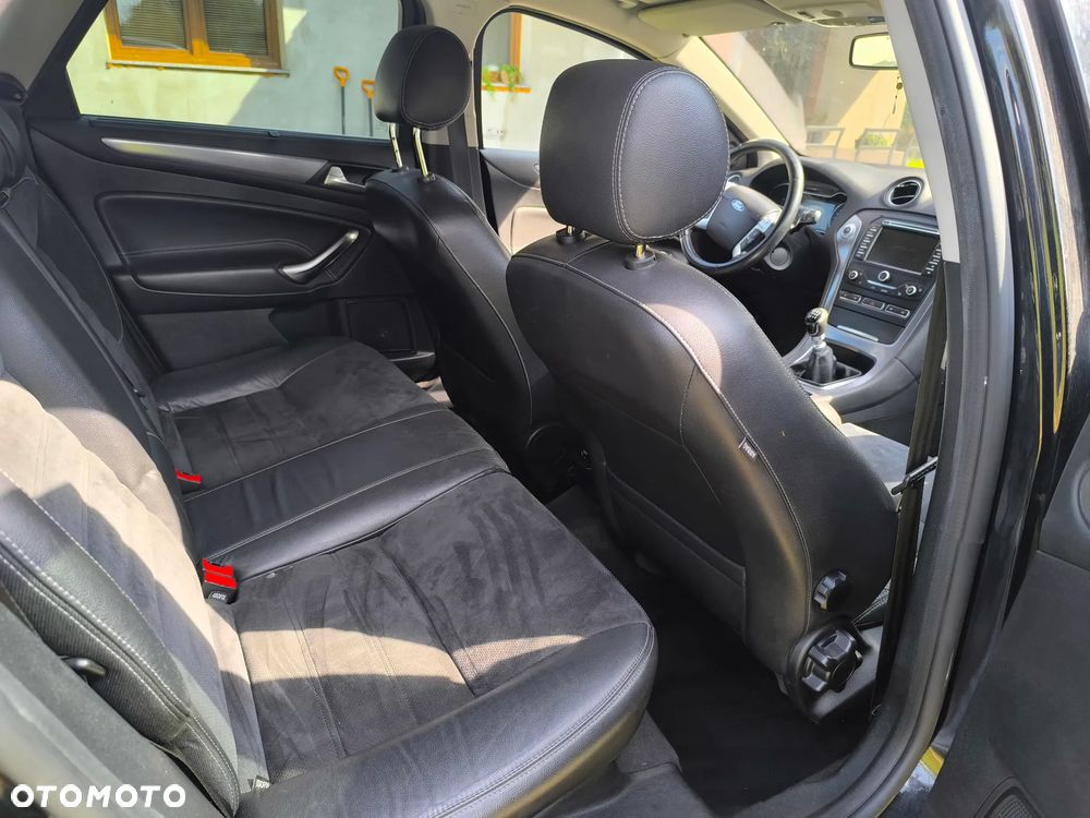 Ford Mondeo - 12