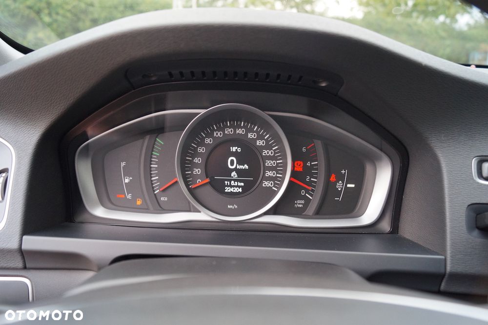 Volvo V60 D4 Summum - 31