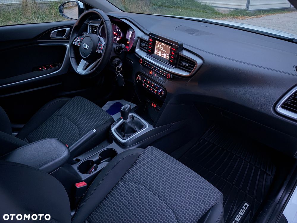 Kia Ceed 1.6 CRDi SCR M - 31