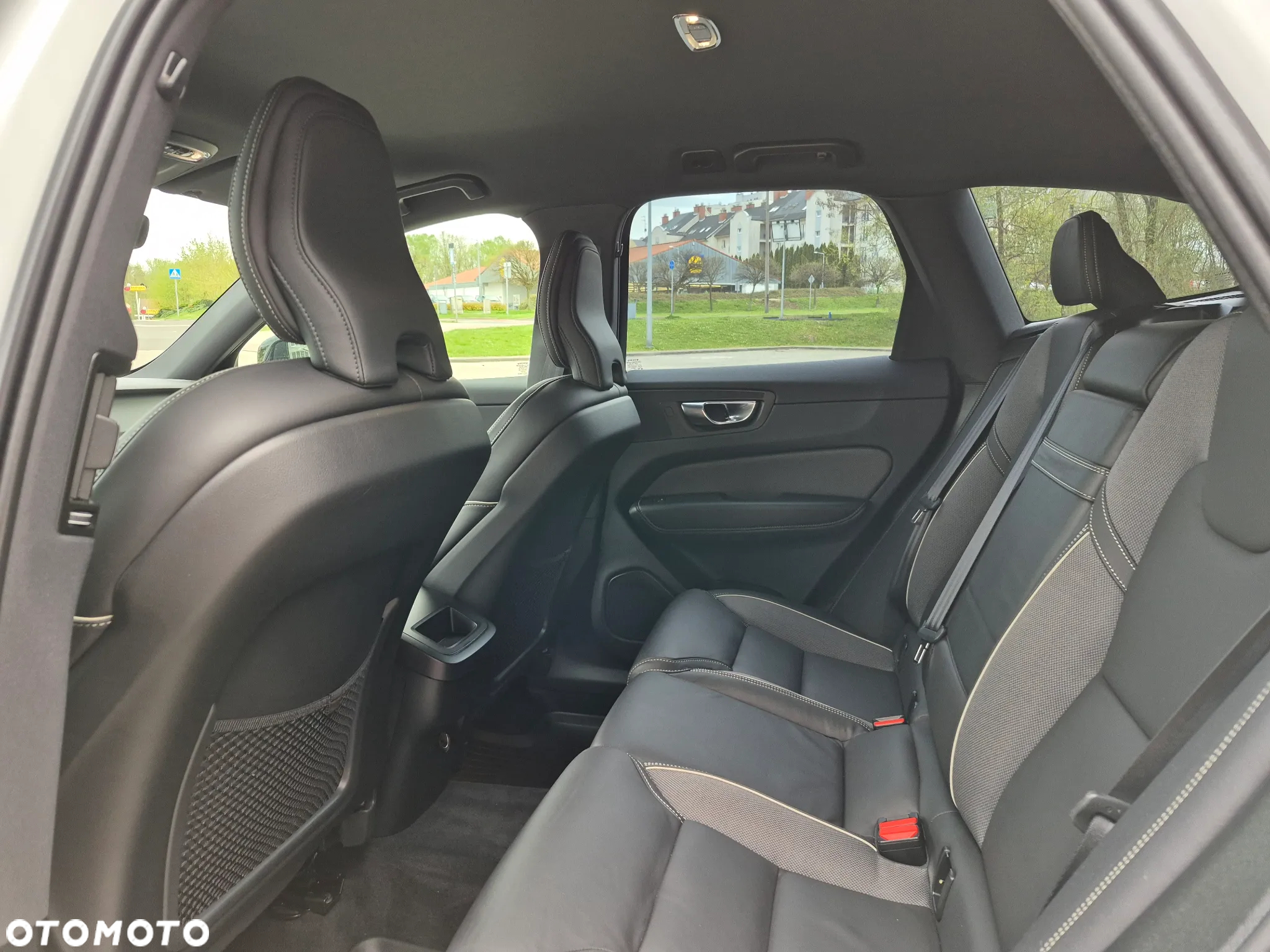 Volvo XC 60 D4 R-Design - 17