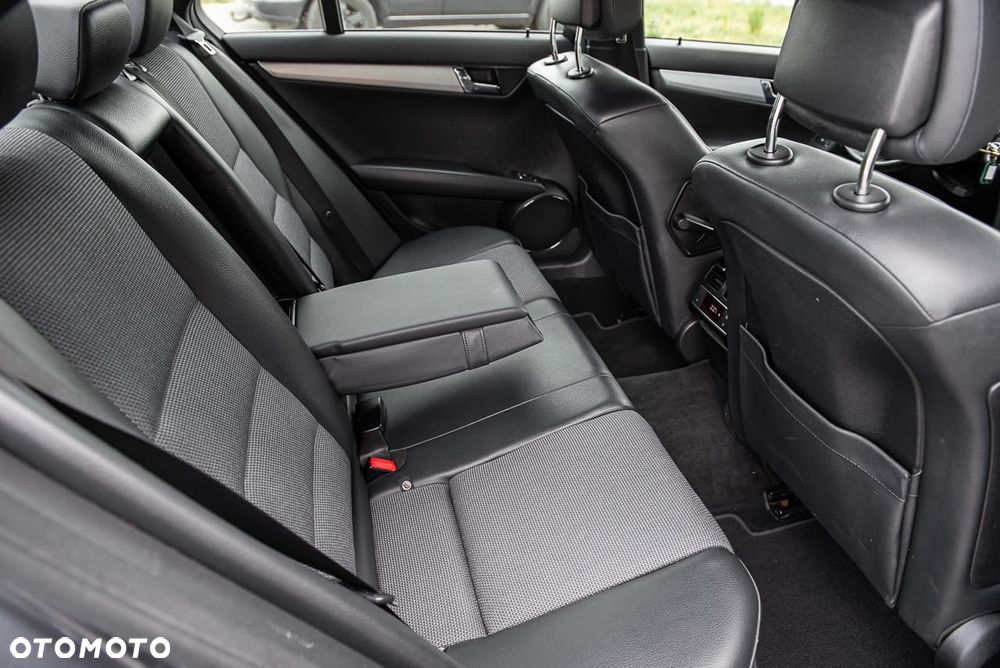 Mercedes-Benz Klasa C 220 CDI DPF Automatik Avantgarde - 19