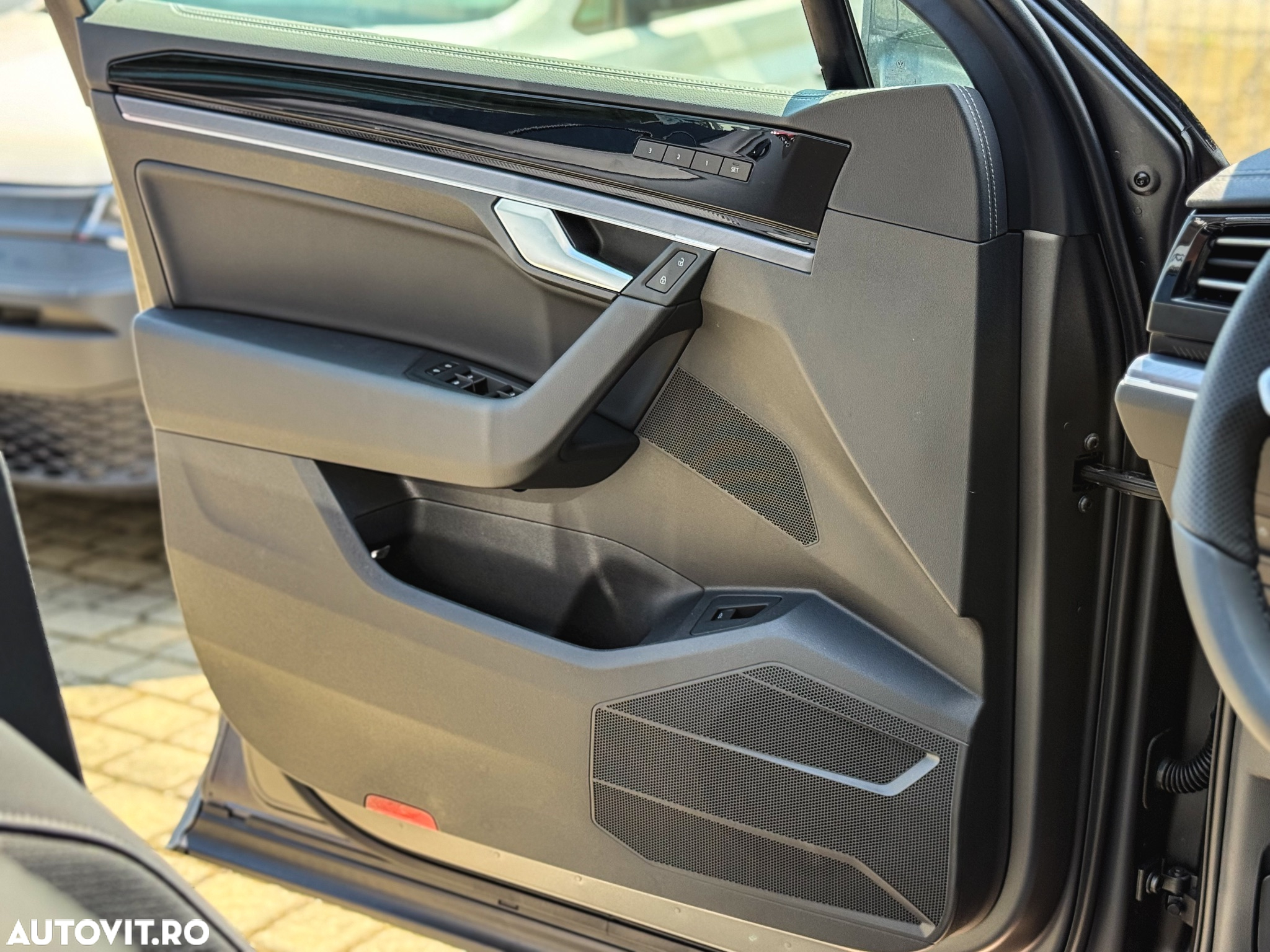 Volkswagen Touareg V6 TDI 4MOTION R-Line - 23