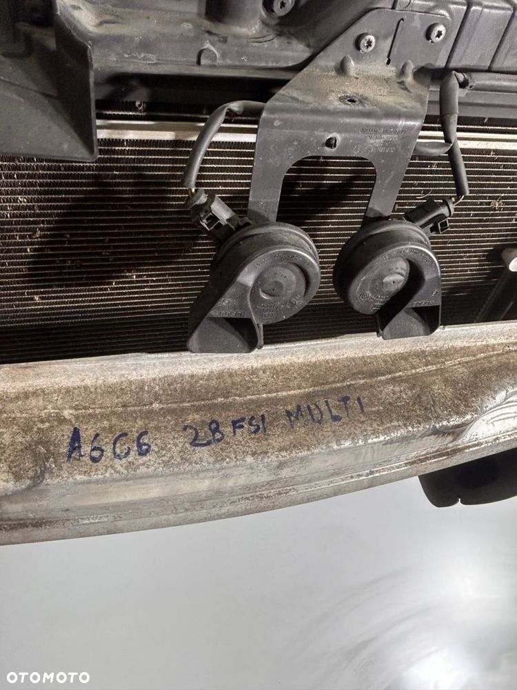 KOMPLETNY PAS PRZEDNI CHŁODNICE BELKA 2.8 FSI Audi A6 C6 - 3
