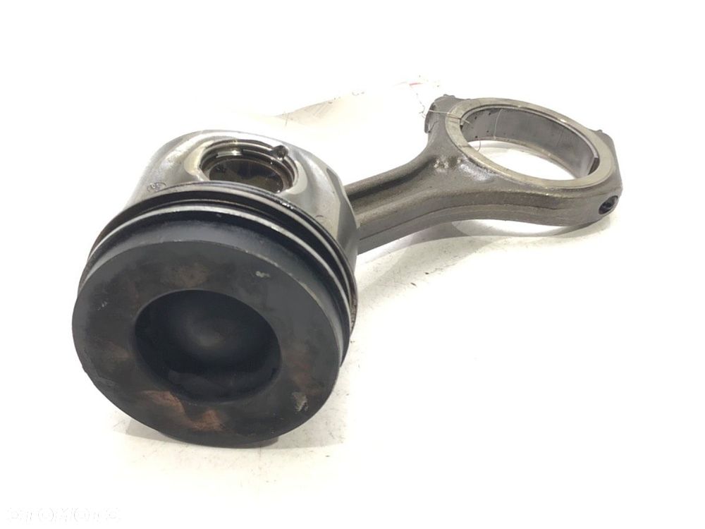 TŁOK Z KORBOWODEM - 80.00 PLN - AUDI A4 B7 (8EC) 2004 - 2008 2.7 TDI 132 kW [180 KM] olej napędowy - 1