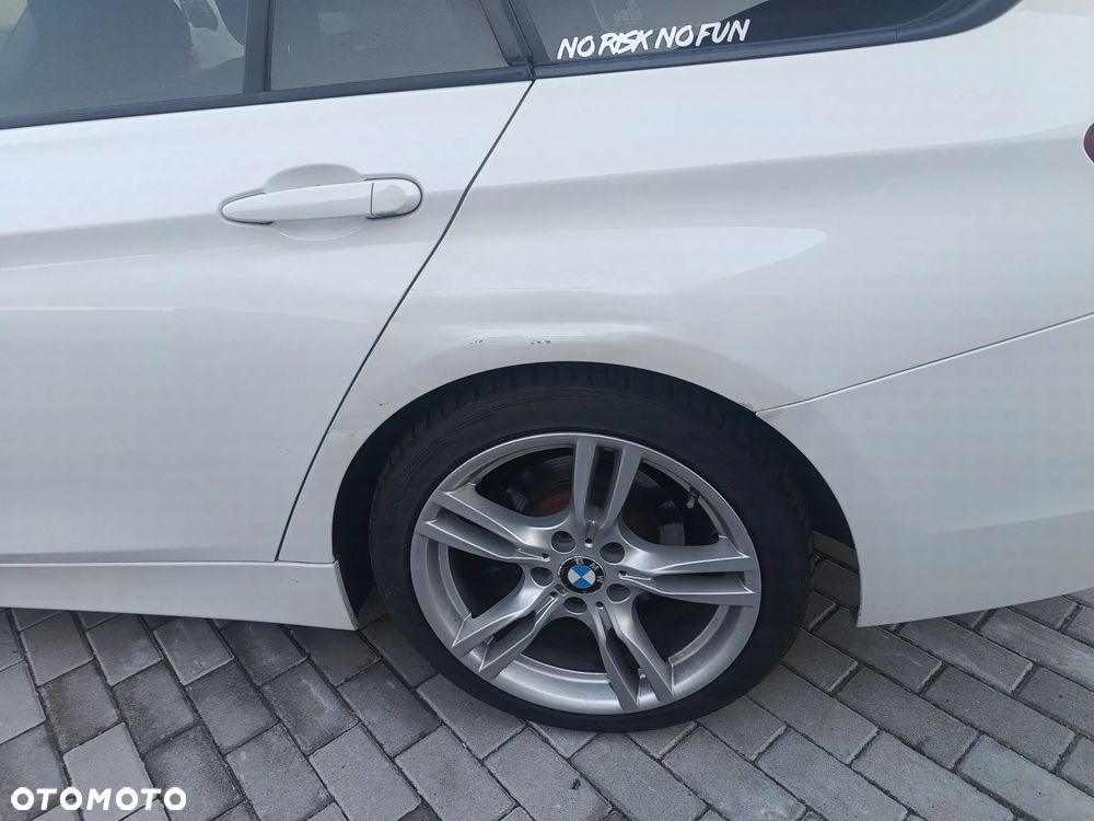 BMW Seria 3 325d M Sport - 10