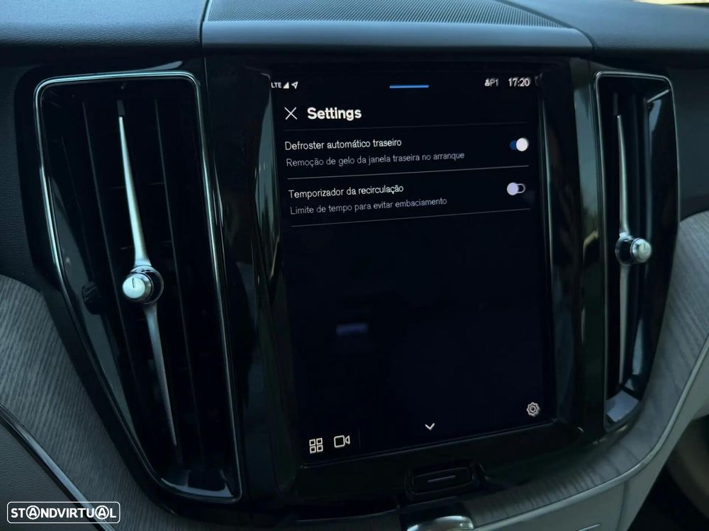 Volvo XC 60 2.0 B4 Plus Bright - 45