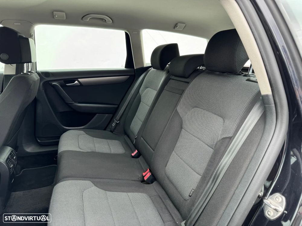 VW Passat Variant 2.0 TDi Highline - 23