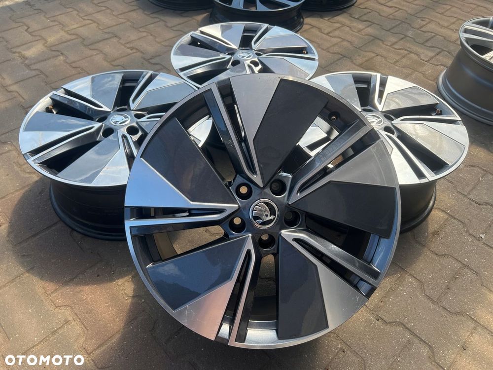 KOMPLET FELG FELGI ALU SKODA OCTAVIA SUPERB ENYAQ 19 ET45 ORYGINALNE - 1