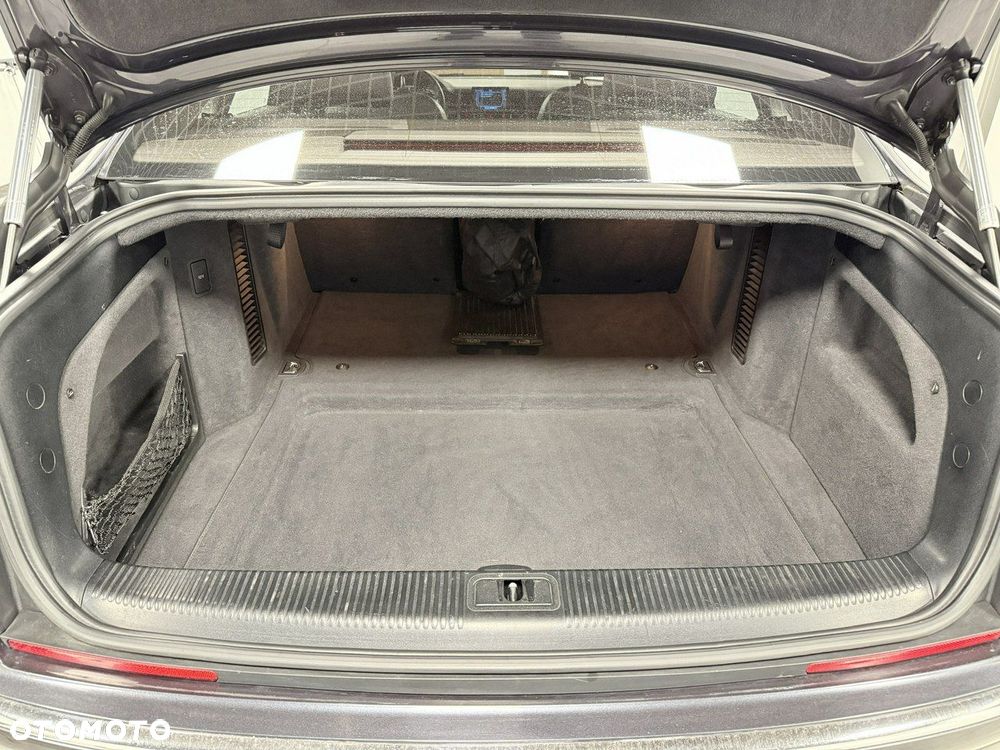 Audi A8 4.2 Quattro - 14