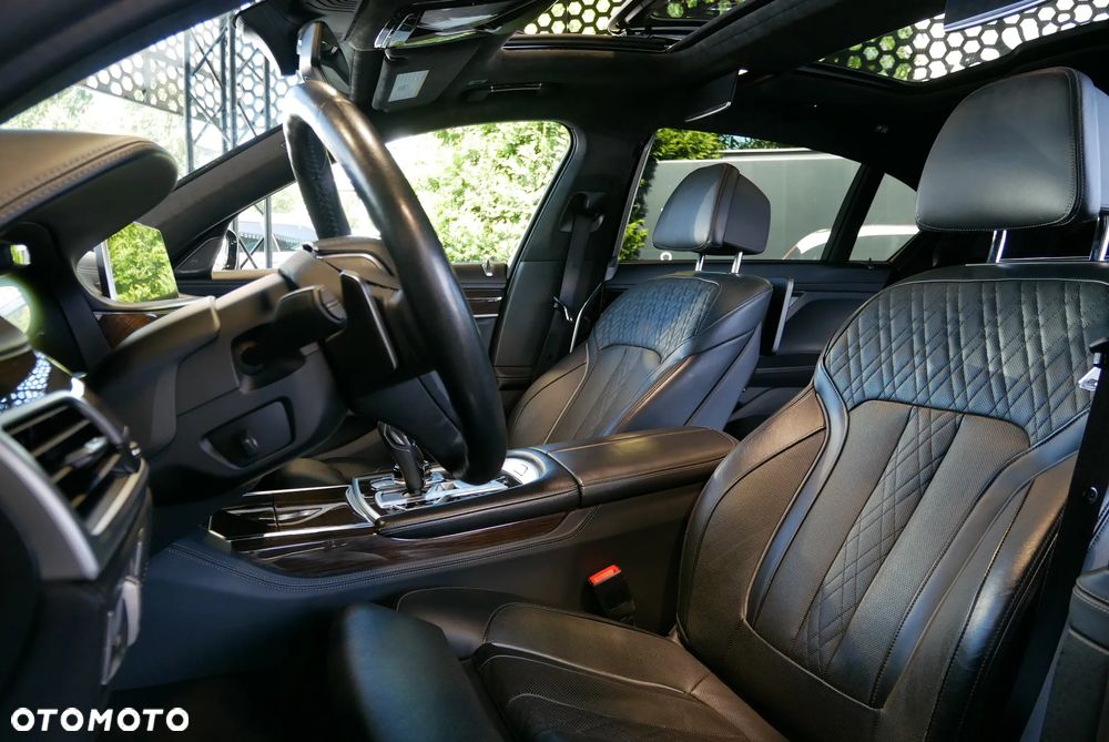 BMW Seria 7 750Li xDrive - 12