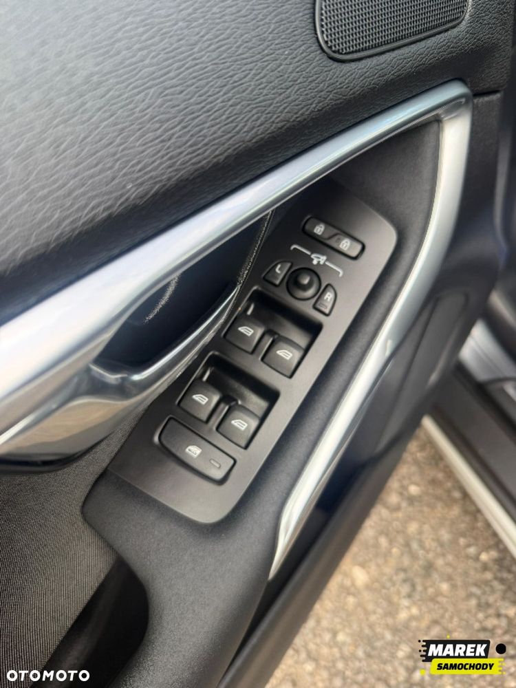 Volvo V40 Cross Country - 10