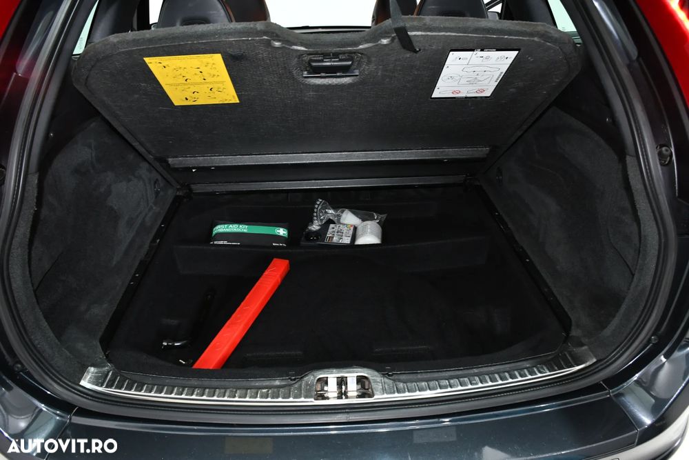 Volvo XC 60 D4AWD R-Design - 23