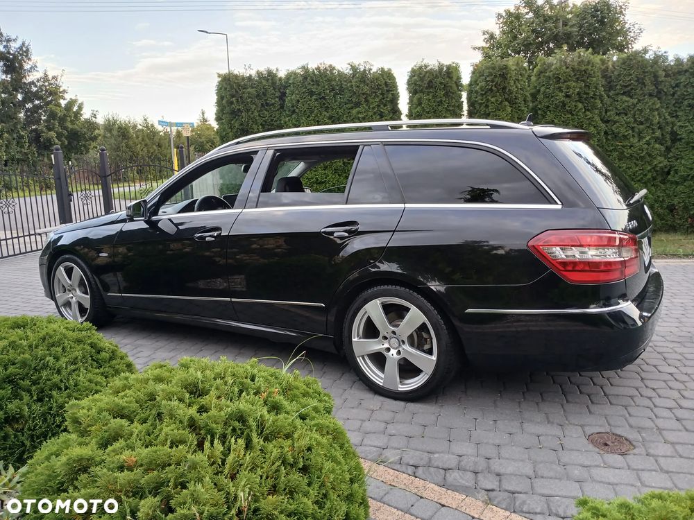 Mercedes-Benz Klasa E 200 T CGI BlueEFFICIENCY Automatik - 17