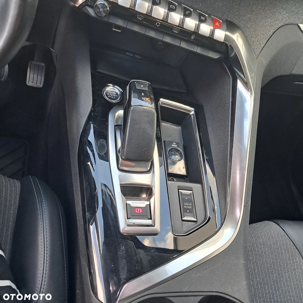Peugeot 3008 1.6 PureTech GPF Active S&S EAT8 - 11