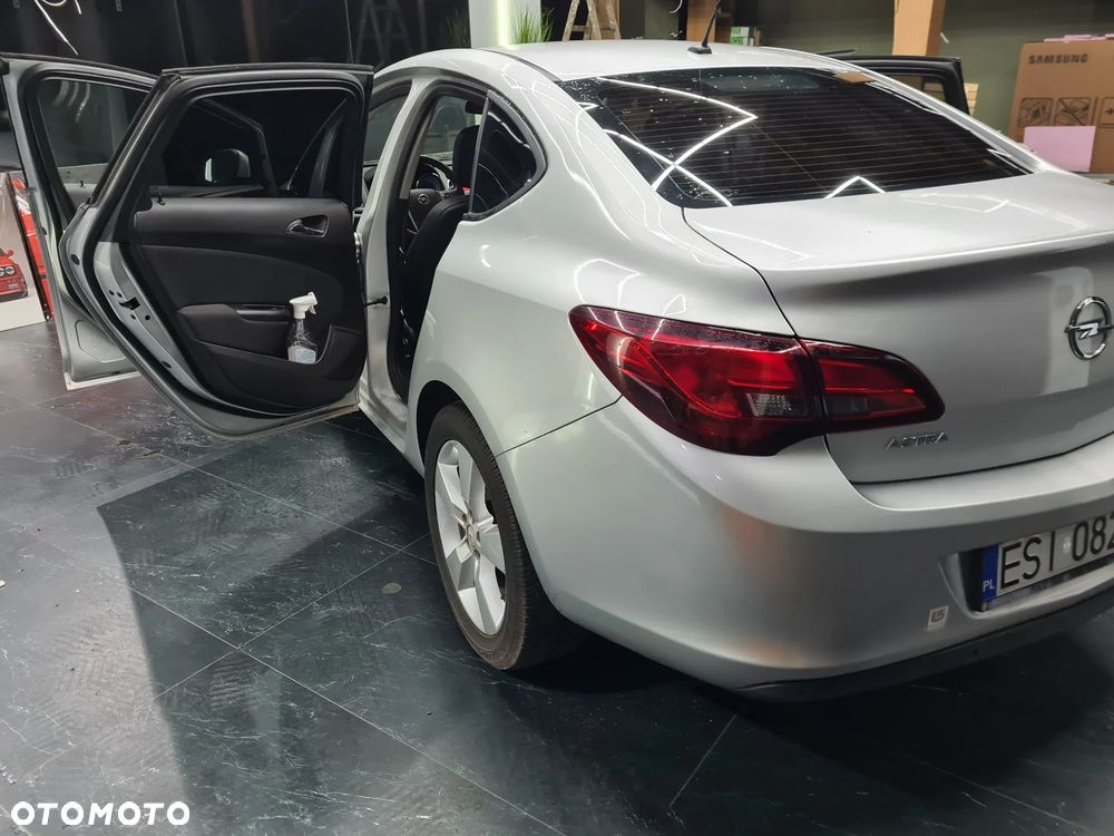 Opel Astra 1.6 Active - 23