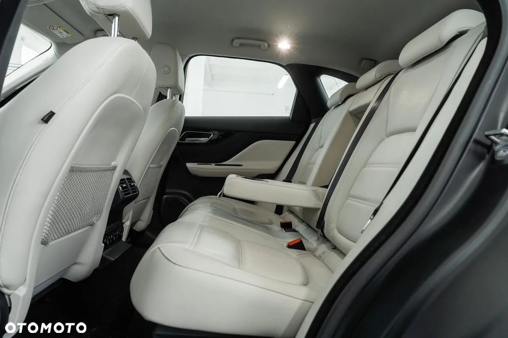 Jaguar F-Pace 2.0 i4D RWD Prestige - 14