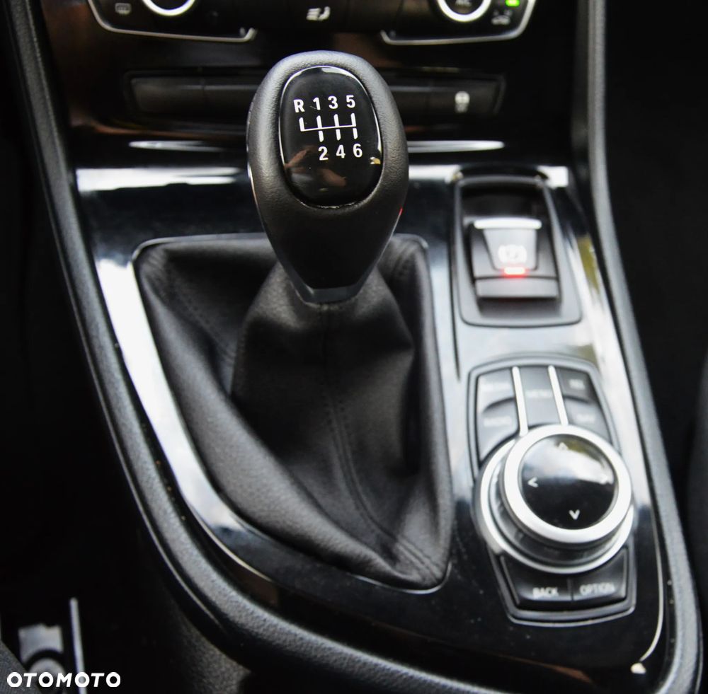 BMW Seria 2 216d - 24