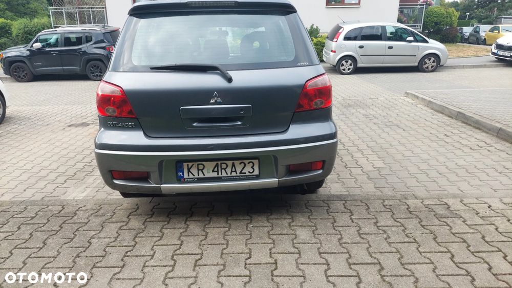 Mitsubishi Outlander - 3