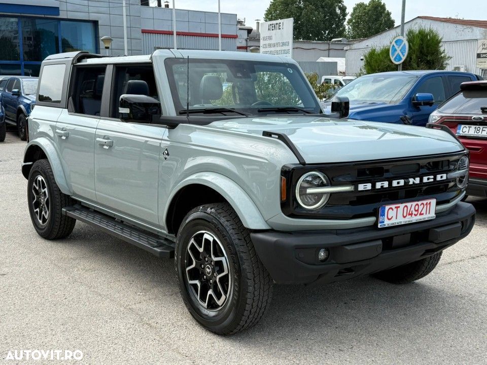 Ford Bronco - 6