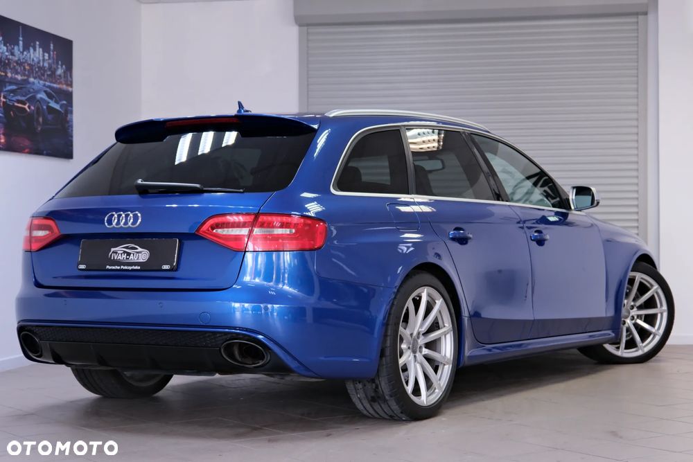 Audi RS4 Avant Standard - 14