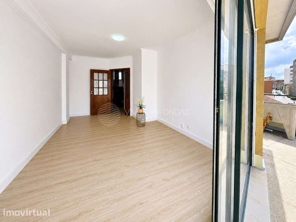 T2 Duplex Remodelado com Terraço e Futuro Metro à Porta em Vila Nov... - Grande imagem: 3/30