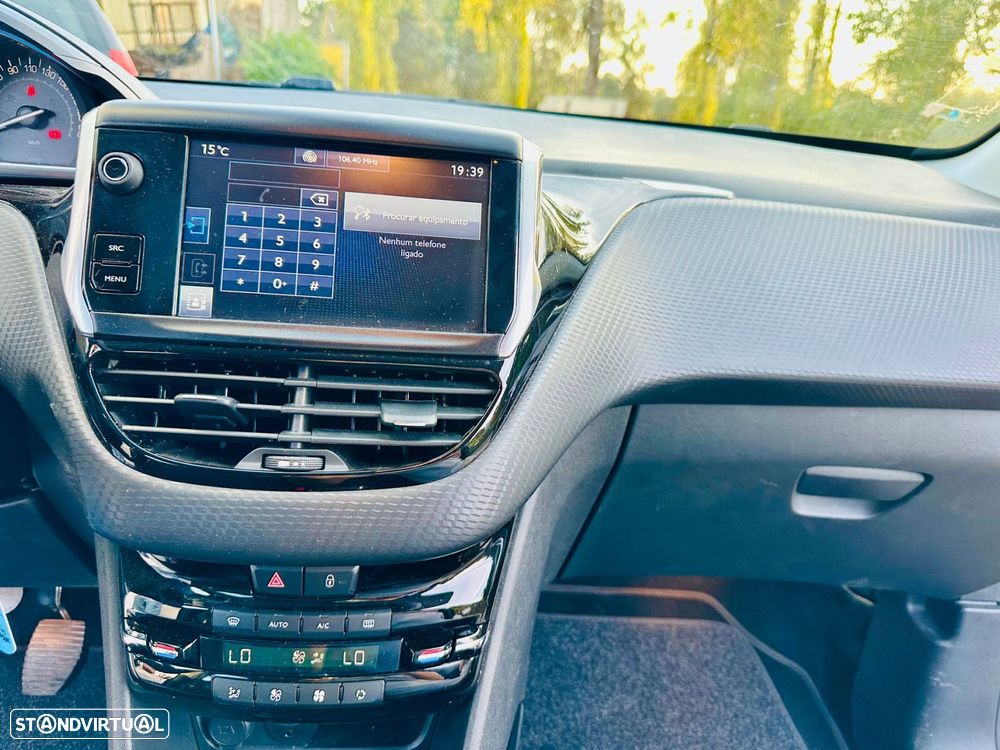 Peugeot 2008 1.2 PureTech Allure - 9