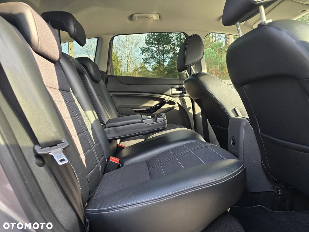 Ford Kuga 2.0 TDCi 2x4 Titanium - 26