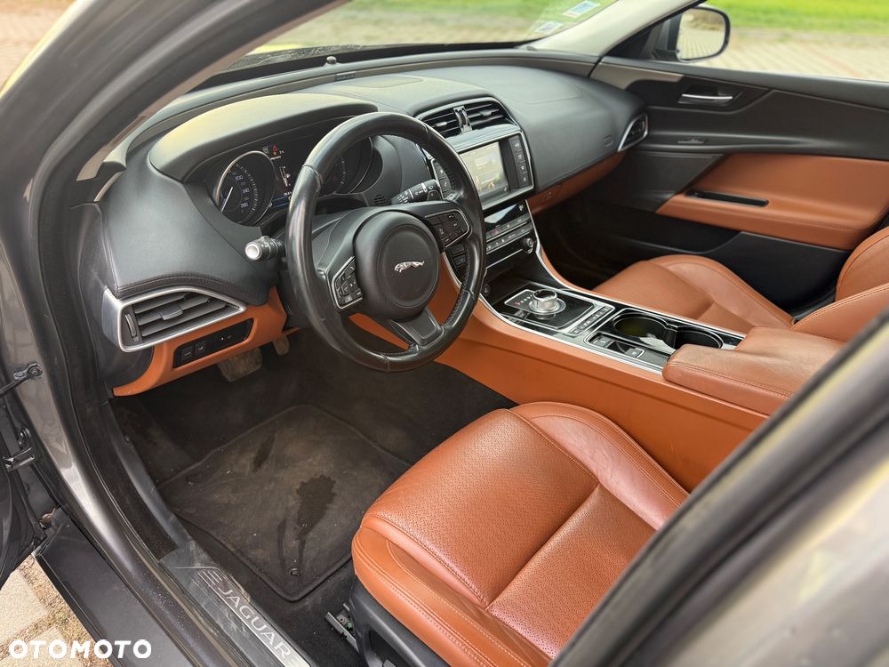 Jaguar XE 2.0 D AWD Prestige - 9