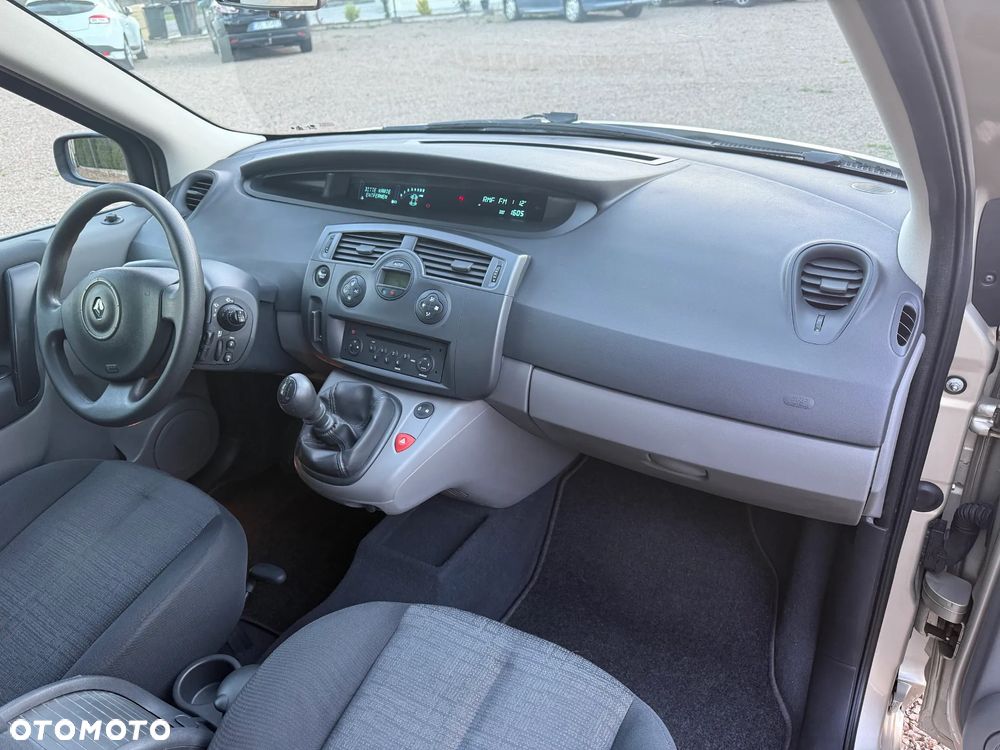 Renault Scenic 1.6 16V Expression - 12
